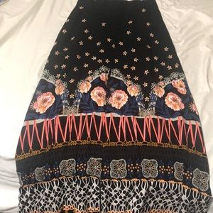 Front slit pattern maxi skirt